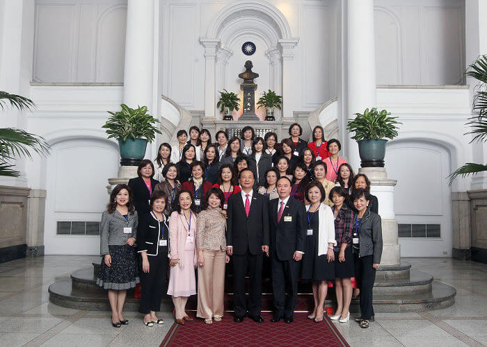 企業家夫人聯誼會例會-拜會暨參觀總統府報導