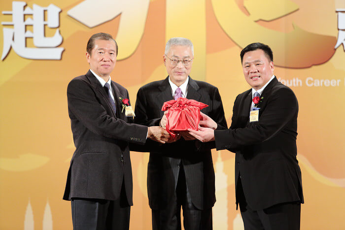 「青創˙起飛」-第20屆、第21屆總會長交接暨會務幹部授證典禮