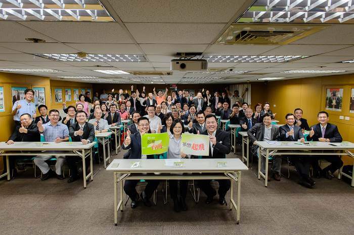 民主進步黨總統候選人/蔡英文女士談輔導青年創業政策及互動、合影