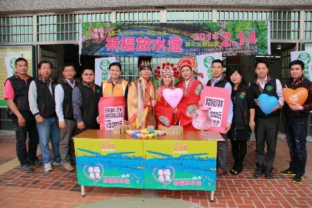 屏東青創舉辦愛相蓮水燈至萬年活動